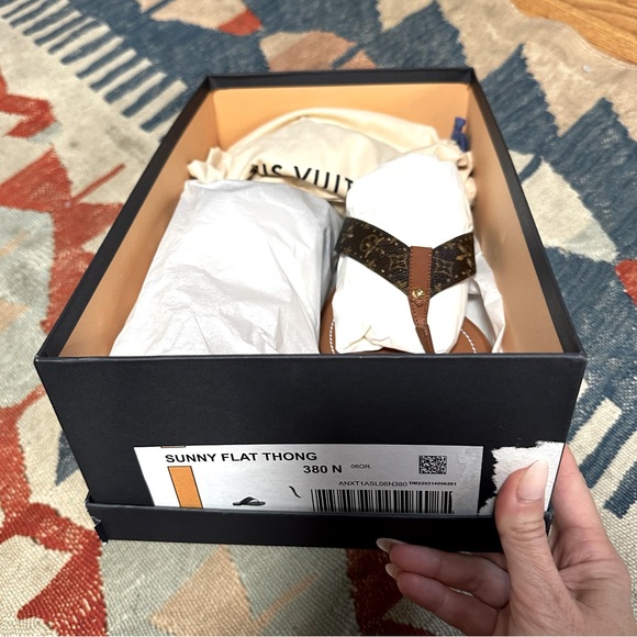 LOUIS VUITTON Sunny Flat Thong - Picture 7 of 12